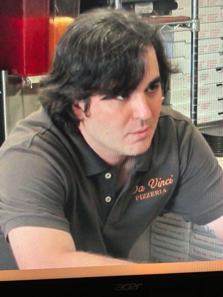 a man sitting at a table in front of a computer screen with the words la vinca written on it