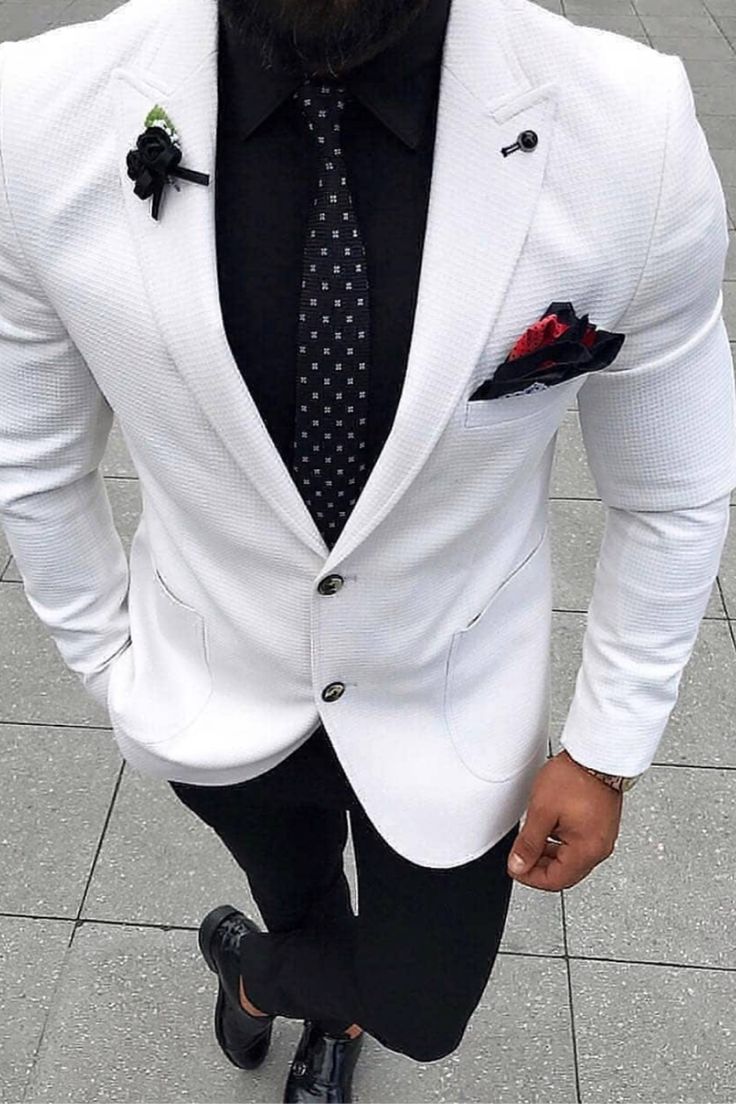 Man wearing a white suit outfit. Cheap Suits For Men, Terno Slim Fit, Terno Slim, Cheap Suits, Dress Suits For Men, Designer Suits For Men, White Suit, Prom Suits, Fashion Suits For Men