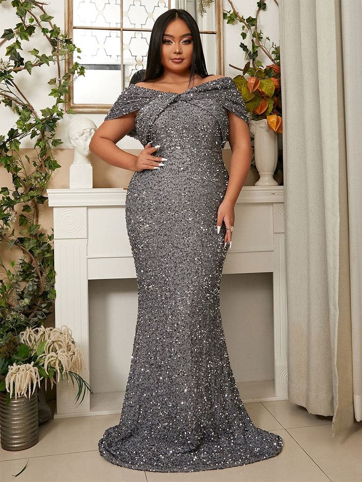 Be the queen of the evening in our off-shoulder mermaid dress! With a bowknot front and high waist design, it exudes elegance and confidence. The backless style and sequin detailing add a touch of glamour. Perfect for plus size beauties who love to stand out. Style: Plus Size Prom Dress Pattern Type: Plain Details: BacklessSleeve Type: Cap SleeveNeckline: Off the ShoulderWaist Line: High WaistHem Shaped: MermaidLength: MaxiFit Type: Regular FitFabric: SequinComposition: 100%PolyesterCare Instructions: Hand wash,do not dry cleanSheer: No Off Shoulder Mermaid Dress, Bodycon Prom Dress, Prom Dress Pattern, Quince Dress, Plus Size Prom, Sequin Evening Dresses, Evening Dresses Plus Size, Maxi Dress Prom, Plus Size Prom Dresses