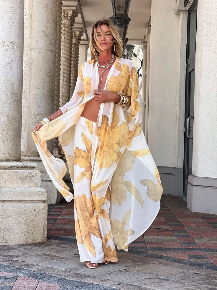 Erte Electric Crocodile Designer Kaftan - Resort Wear | Ramona Larue – Ramona LaRue Mazatlan Outfits, Pool Party Outfits, Gold Orchid, Tunic Dresses, Resort Look, Resort Wear For Women, Vacation Tops, Dress Shorts, Fashionista Clothes