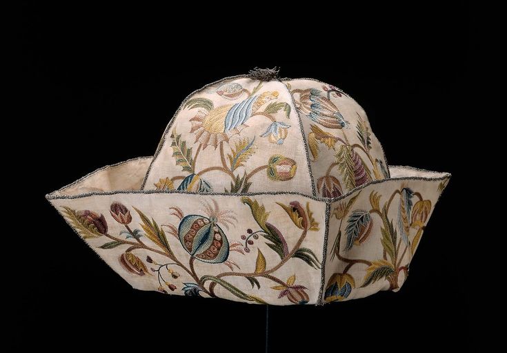 man’s cap mid-1700s The Museum of Fine Arts, Boston 18th Century Mens Fashion, Historical Hats, Botanical Fashion, Jacobean Embroidery, Museum Of Fine Arts Boston, Embroidery Caps, 18th Century Fashion, Embroidered Hat, Night Cap