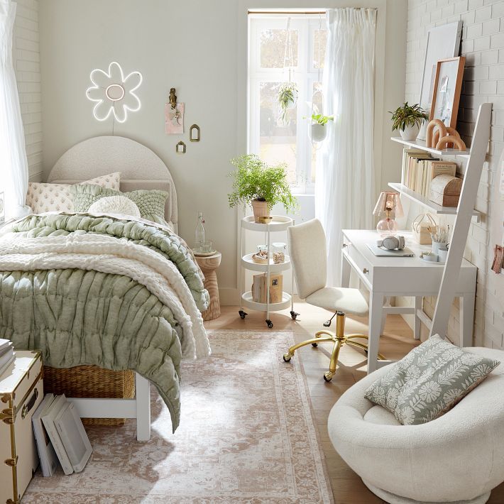 a bedroom with a bed, desk and chair in it's centerpieces