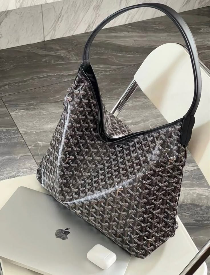 Goyard Bohème Hobo Bag Outfit, Goyard Hobo Bag Outfit, Goyard Boheme Hobo Outfit, Goyard Hobo Bag, Goyard Bag Outfit, Goyard Boheme, Gucci Mules Outfit, Hobo Bag Outfit, Goyard Tote Bag