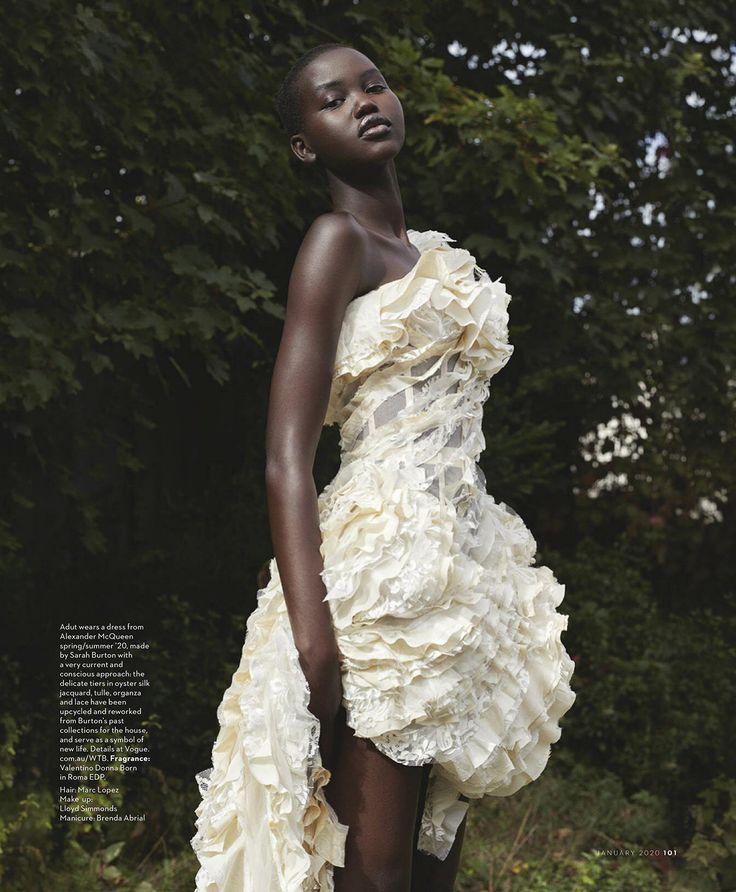 Adut Akech, Magazine Vogue, Alexander Mcqueen Dresses, Model Inspo, Model Aesthetic, Vogue Australia, Black Women Fashion, Vogue Magazine, A Magazine