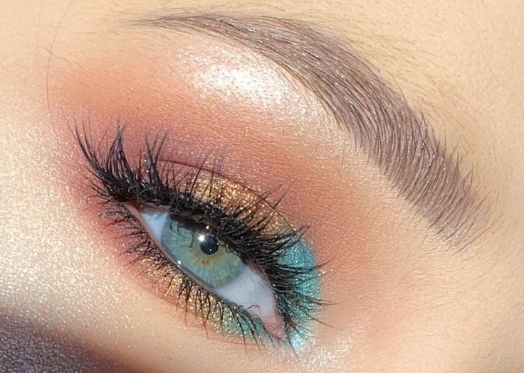 Hawaii Inspired Makeup, Tropical Eyeshadow Looks, Moana Inspired Makeup, Luau Makeup Ideas, Hawaiian Makeup Look, Beach Eye Makeup, Tropical Makeup Look, Hawaiian Makeup, Moana Makeup