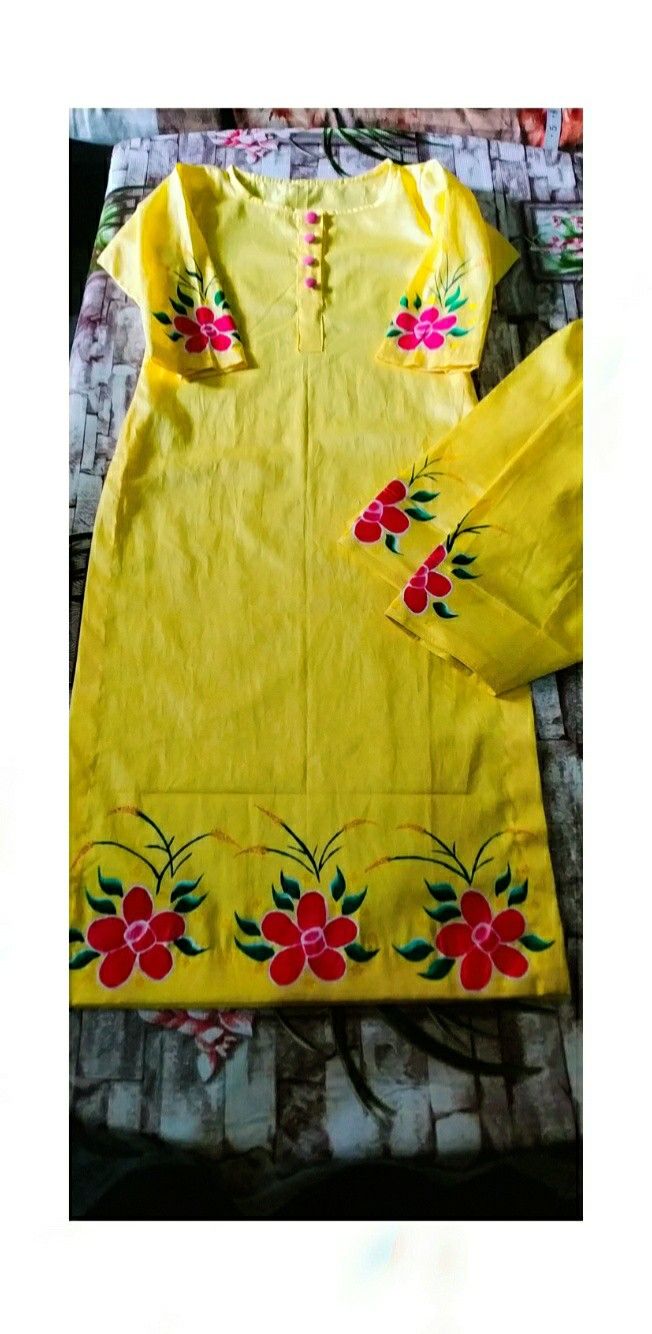 Painting Suits Punjabi, Suit Painting Designs Punjabi, Painting Dupatta, Handpainted Suits, Suits Art, Painted Suits, Fabric Colour Painting, Cloth Painting, Dupatta Design