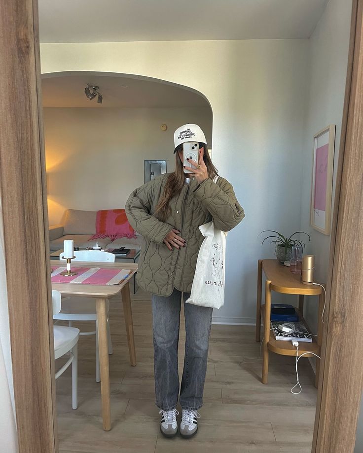 Fall outfit, casule wardrobe, cute fall outfit, monochrome outfit, jacket, trucker hat, cold weather outfit, outfit inspo, winter outfit, tote bag Trucker Hat Winter Outfit, Newfoundland Outfits, Trucker Hat Outfit Fall, Winter Outfit With Hat, Womens Hat Outfit, Winter Outfits Hat, Fall Jacket Outfit, Hat Winter Outfit, Hat Outfit Winter