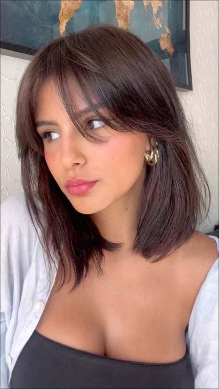 Bangs In Short Hair, Haïr Cut Short Hair, Brown Short Hair With Bangs, Short Brown Hair With Curtain Bangs, Short Brunette Hair With Bangs, Bob Hair With Curtain Bangs, Haïr Style Short Hair, Short Hair Curtain Bangs Layers, French Bangs Short Hair