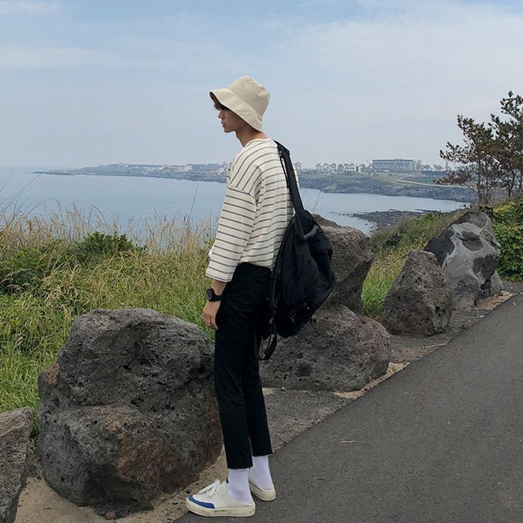 Beige Bucket Hat Outfit, Bucket Hat Outfit Mens Streetwear, Bucket Hat Outfit Mens, Hat Men Outfit, Japanese Streetwear Mens, Korean Outfits Men, Hat Outfit Men, Hat Fashion Men, Korean Street Fashion Men