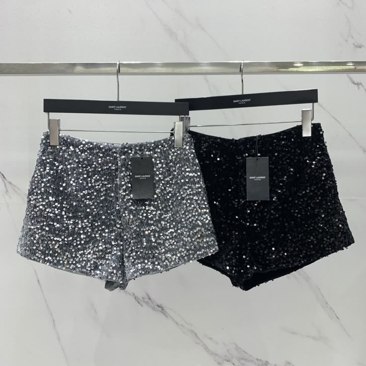 Sparkly Shorts Outfit, Glitter Shorts Outfit, Party Shorts, Glitter Outfit, Zara Looks, Sparkly Shorts, New Year’s Eve Outfit, Short Trousers, Glitter Shorts