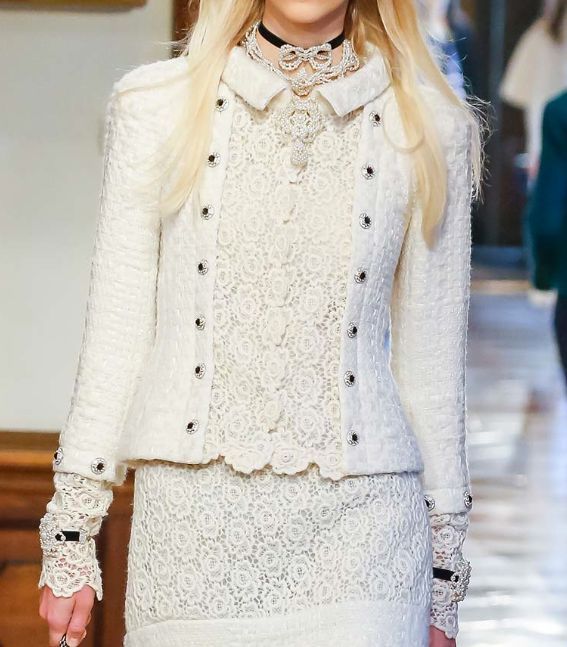 Chanel Jacket Trims, How To Have Style, Mode Chanel, Chanel Style, Chanel Jacket, Chanel Fashion, Fashion Tips For Women, Fashion Details, Couture Fashion