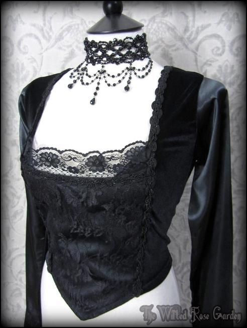 90s Romantic Goth, Casual Vampire Goth Outfits, Romantic Goth Fashion, Vampire Goth Fashion, 90s Goth Outfits, Goth Corsets, Romantic Goth Outfits, Ae Outfits, Goth Outfit Inspo