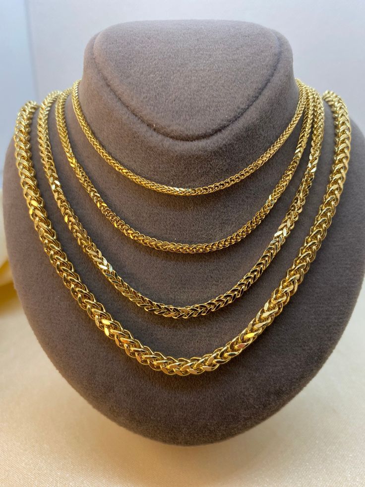 18kgold Franco chain ,9.65 gr, 19.5inches 3.5mm 18k Gold Franco chain , 7.19 gr , 19.5 inches,  3mm 18k Gold Franco chain , 6.99gr , 19.5 inches,  2.5mm 18k Gold Franco chain , 3.69 gr , 19.5 inches,  2mm 18k Gold  Franco chain , 2.98gr , 19.5 inches,  1.5mm please be advised that the video-clip belongs to 3.5mm necklace . Premium spring ring Hook for added safety! This is a Trending Etsy Bestselling Franco Necklace. It is made with Authentic Genuine Solid 18K Gold. Easy to layer! Looks beautiful with your favorite charms or even if you wear it alone. BEST PRICE ON ETSY FOR SOLID 18kGOLD FRANCO NECKLACES! Priced to sell! Compare our prices to other similar sellers! Arrives in a GIFT BOX and includes FREE SHIPPING within the USA and Canada. International shipping is available at the most ec Real Gold Chains, Trending Necklaces, Gold Chains For Men, Casual Jewelry, Gold Bangles Design, Gold Fashion Necklace, Precious Jewels, Mens Accessories Jewelry, Mens Jewelry Bracelet