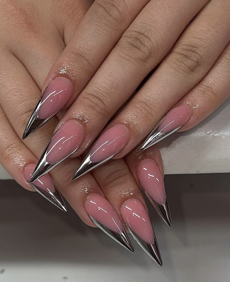 Sharp Pointy Nails, Nail Pointy Nails, Cute Nails Stiletto, Stilleto Nail Idea, Pink Nails Pointy, Silver Stilletos Nails, Silver French Tip Nails Stilleto, Pink Acrylic Nails Pointy, Stilleto Nails Coquette