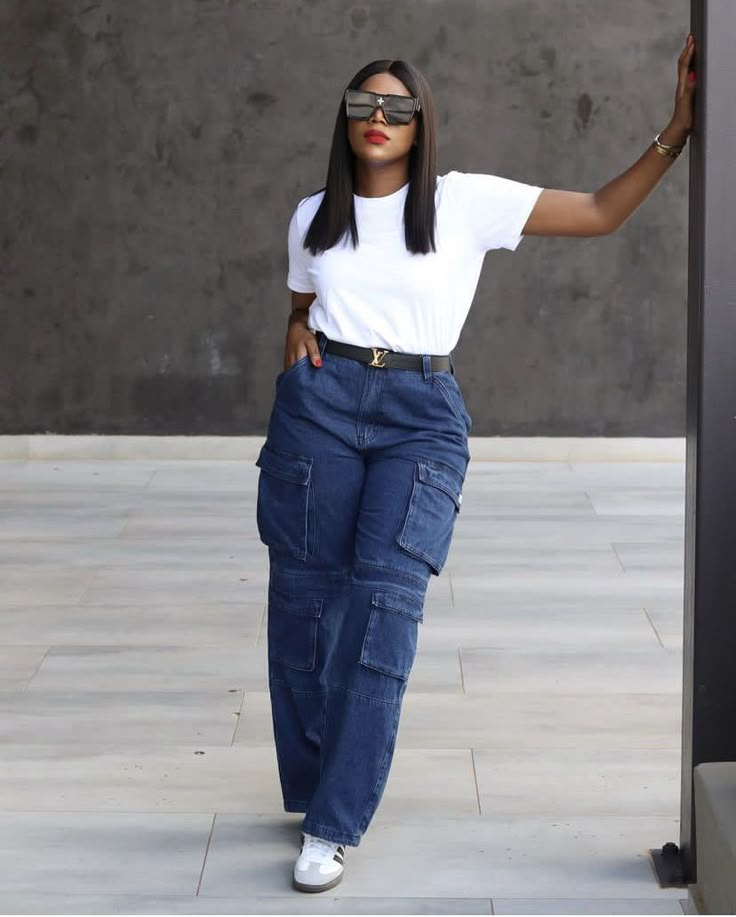 Cargo Pants Jeans, Women's Cargo Pants, Jeans Outfit Women, Stylish Work Attire, Business Casual Outfits For Work, Effortlessly Chic Outfits, Classy Work Outfits, Looks Street Style, Classy Casual Outfits