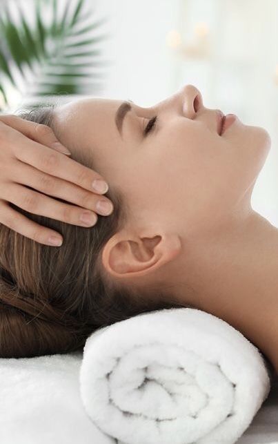 Spa Massage Therapy, Body Massage Spa, Massage Pictures, Access Bars, Getting A Massage, Therapeutic Massage, Beauty Therapy, Facial Spa, Peeling Skin