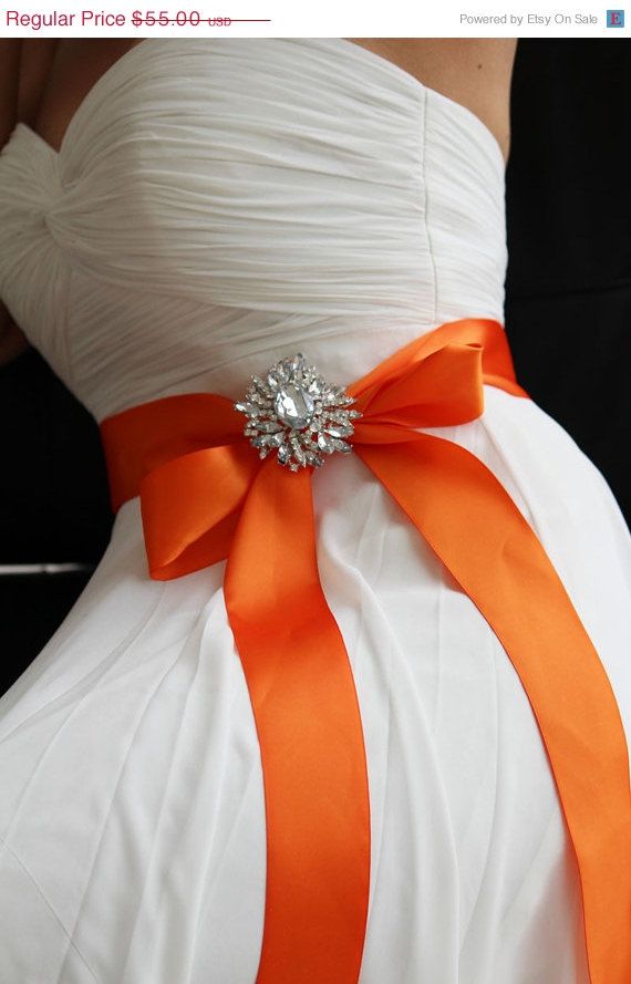 an orange and white bridal gown is featured on the front cover of this magazine