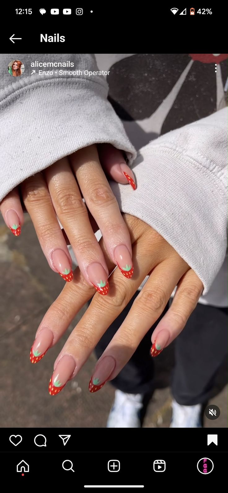 Nails Design Strawberry, Strawberry Oval Nails, Strawberries Nails Designs, Strawberry Nails Designs Short, French Tip Nails With Fruit Design, Strawberry Nail Inspiration, Funky French Tip Nail Designs, Strawberry Nails Ideas, Strawberry Inspo Nails