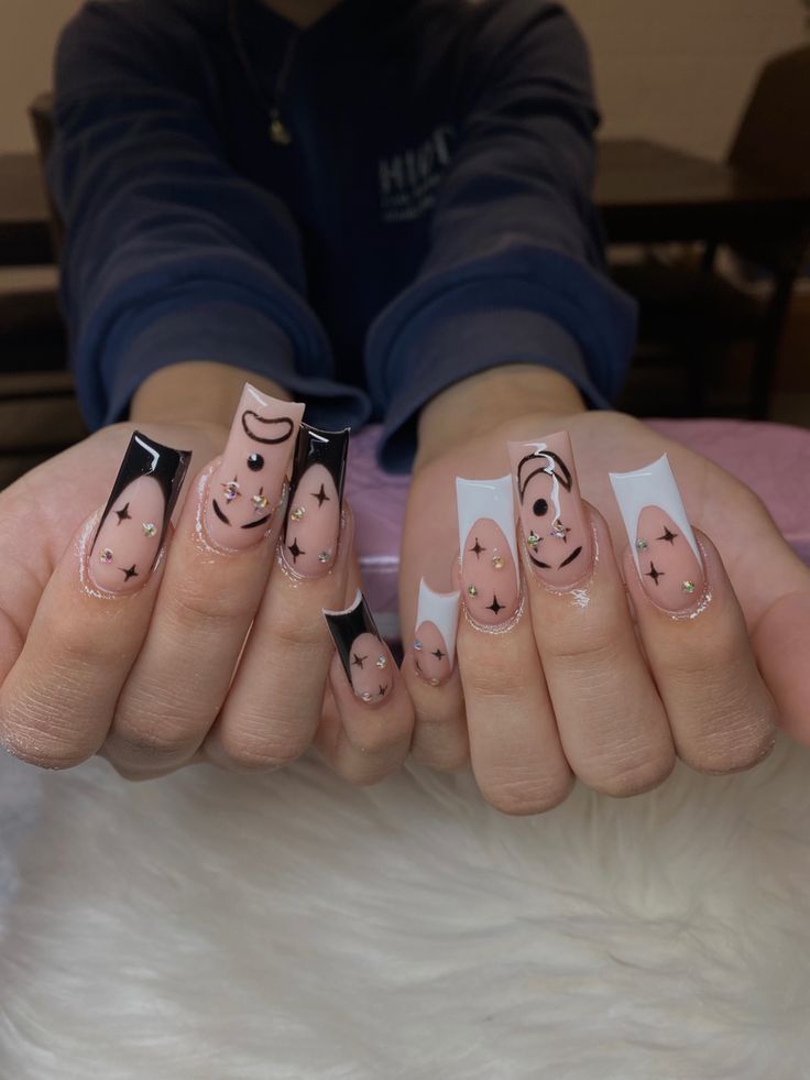 Aesthetic Medium Nails, Prymrr Nails, Laugh Now Cry Later Nails, Smile Now Cry Later Nails, Medium Acrylic Nails Ideas, Low Rider Nails, Chola Nails Designs, Cholo Nails, Chola Nails