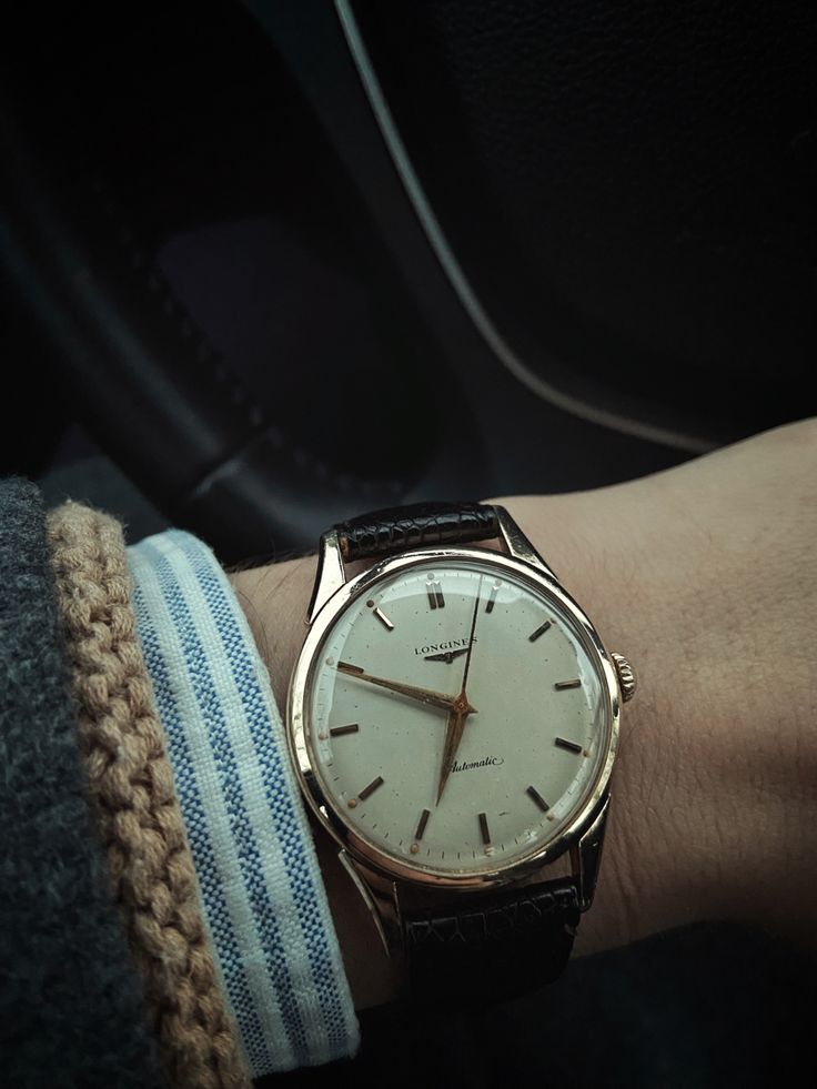 Old money watch. My ig: /quentin Old Money Watch, Men Outfits Aesthetic, Mens Watches Classy, Stylish Watches Men, Men Stylish Dress, Best Friends Aesthetic, Mens Casual Dress Outfits, Gold Watch Men, Stylish Watches