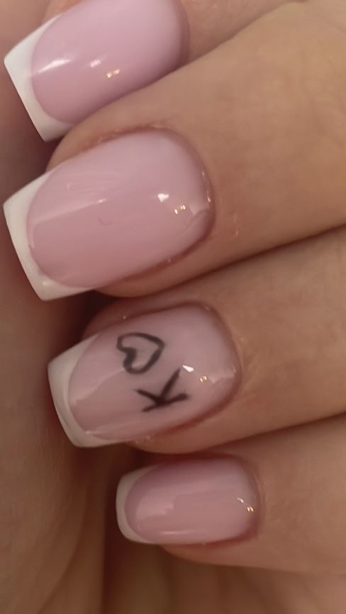 Letter K Initial Nails, Nails With The Letter K On Them, Short Nails With Letters Initials, Nails K Initial, Letter K On Nails, Letter K Nails, Nails With A K Initial, K Nails Initial, Letter Nails Initials