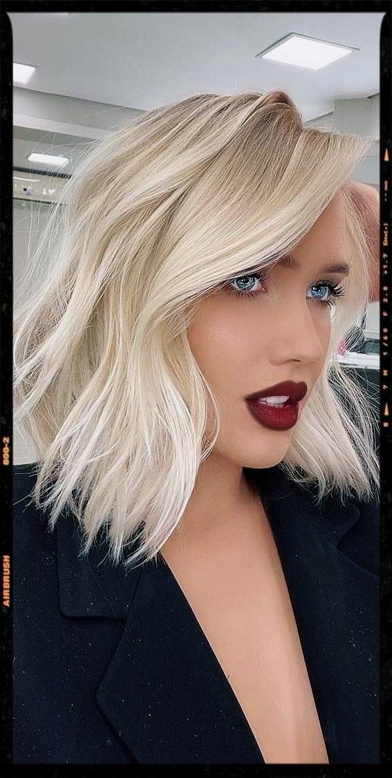 Blonde Hair Color Ideas Short Bob, Short Medium Blonde Haircuts, Platinum Long Bob, Shoulder Length Bright Blonde Hair, Platinum Lob Haircut, Long Blonde Bobs, 2023 Blonde Hair Trends For Women, Short Platinum Blonde Hair With Lowlights, Short Blonde Lob