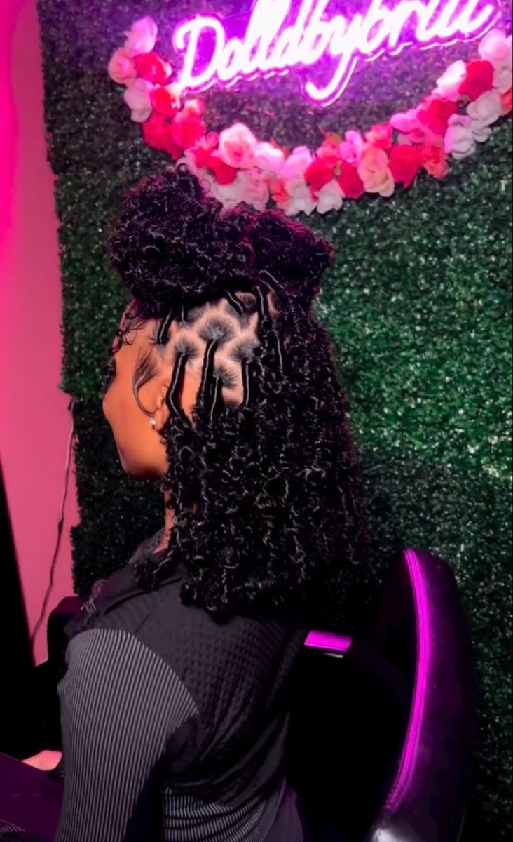 Butterfly Bob Locs Styles, Butterfly Locs Bob Length, Butterfly Locs Styles Short, Butterfly Locs Small Parts, Butterfly Locs For Black Women, Butterfly Bob Locs, Black Girls Hairstyles Butterfly Locs, Colored Butterfly Locs Black Women, 2 Butterfly Braids For Black Women