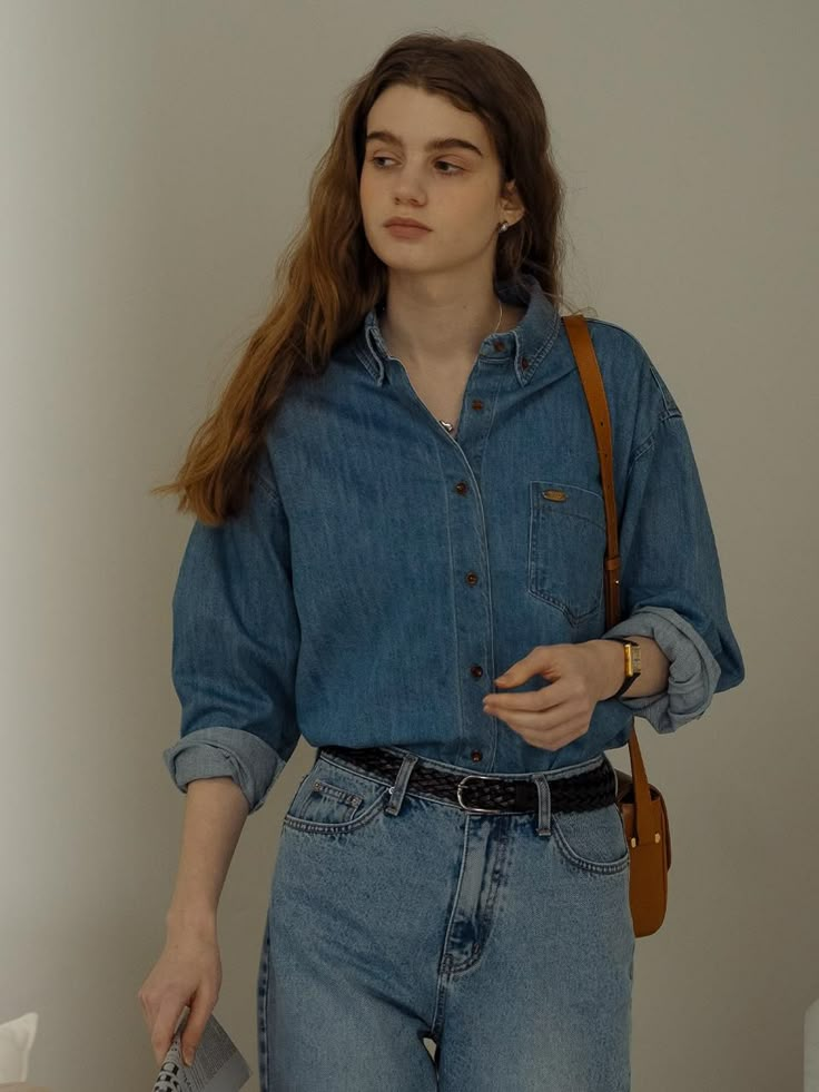 Over Size Denim Shirt Outfit, Denim Shirt And Denim Jeans Outfit, Outfit With Denim Shirt Women, Blue Top With Jeans Outfit, Jeans With Shirts Women, Denim T Shirt Outfit Women, Shirt Outfit Ideas Woman, Blue And Brown Aesthetic Outfit, Brown Shirt Aesthetic