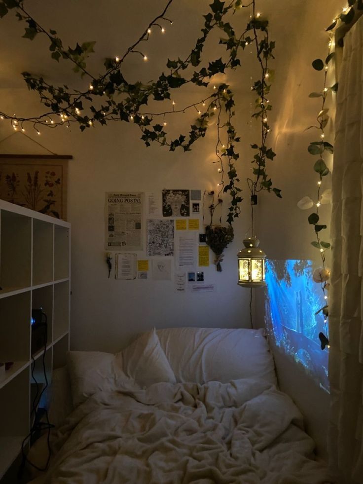 Bedroom Ideas Cute Fairy Lights & Comfy Aesthetic Closet Aesthetic, Dream Bedroom Inspiration, Dekorasi Kamar Tidur, Pinterest Room Decor, Room Redesign, Redecorate Bedroom, Aesthetic Tiktok, Bed In Closet, Pretty Room