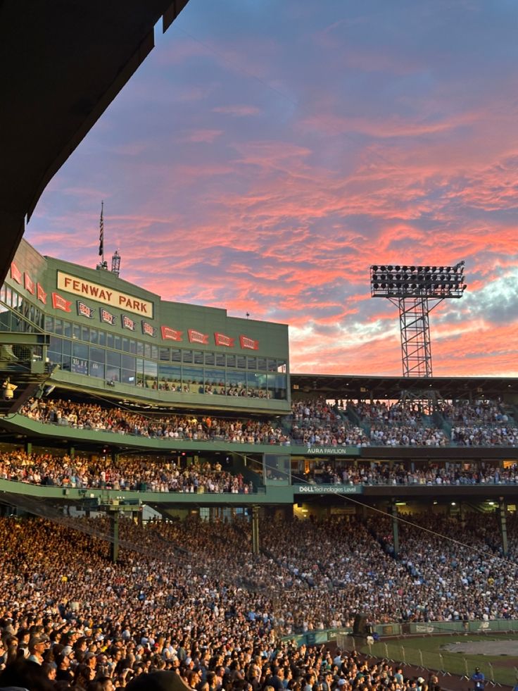 A view of the crowded Fenway Park fan stands with a beautiful pink and blue sunset above the stands. Baseball Aesthetic, Fenway Park Boston, Living In Boston, Stadium Design, Boston Strong, Fenway Park, Concert Series, Med School, Summer Lovin