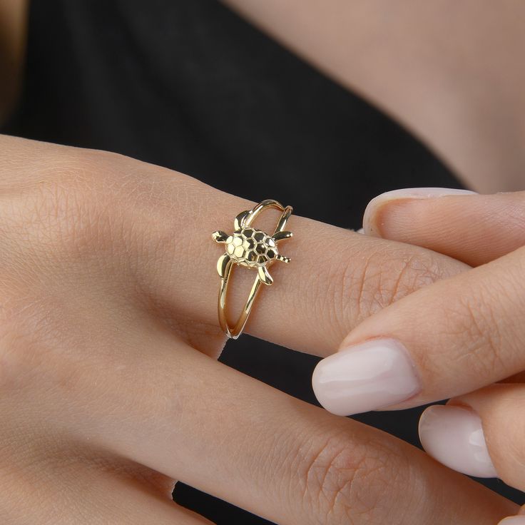 This 14k gold turtle ring is a comfortable piece of jewelry with a minimalist design. Handcrafted with precision and care, this solid gold ring is available in yellow, white, or rose gold, ensuring it perfectly complements your style. The ring features a '14K' hallmark, indicating its gold purity. Each piece of jewelry in the shop is handmade, typically taking 2-4 days to prepare. Your order will be delivered in an elegant package via express shipping. RING DETAILS ♥ Gold material: 14K solid gol Tortoise Ring For Women, Tortoise Ring, Ring For Mom, Turtle Ring, Animal Ring, Cute Turtle, Turtle Jewelry, Gold Rings Fashion, Gold Ring Designs