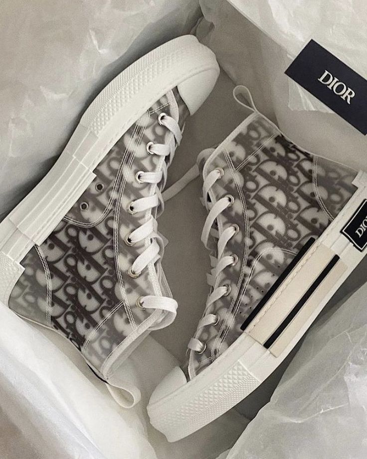 Dior Sneakers, Trendy Shoes Sneakers, Dr Shoes, Nike Shoes Girls, Preppy Shoes, Pretty Shoes Sneakers, Cute Nike Shoes, Hype Shoes, Girly Shoes