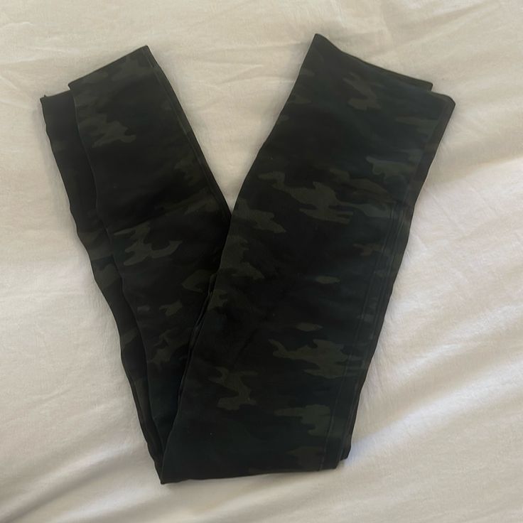 New Without Tags Spanx Green Camo Legging, Perfect Condition. Camo Leggings, Green Camo, New Color, Pant Jumpsuit, Camo, Back To School, Leggings, Tags, Pants