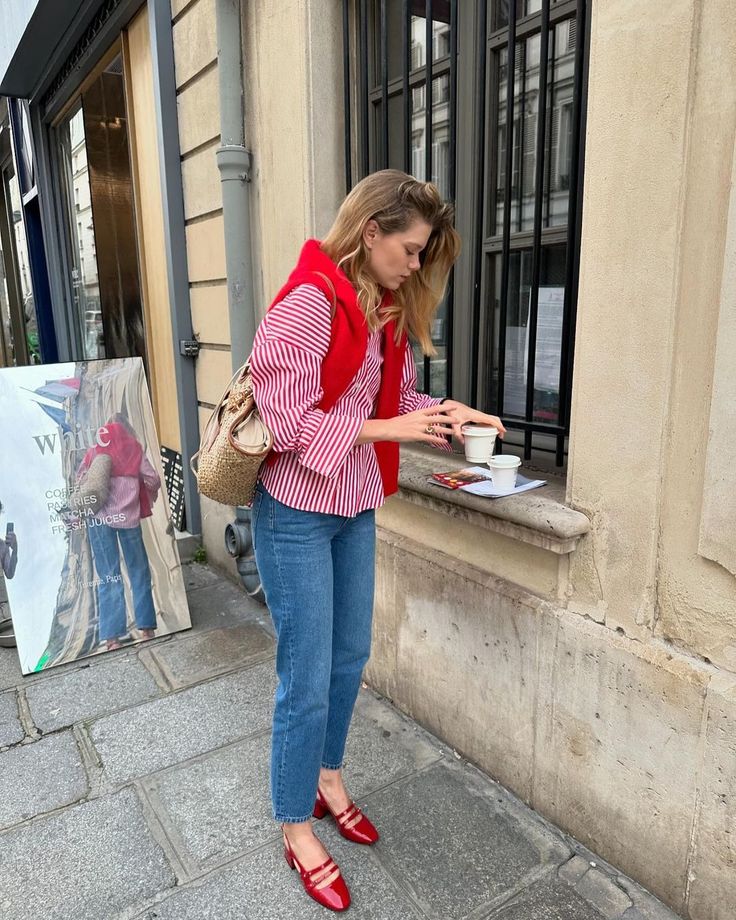 Elodie Romy (@elodieromy) • Instagram photos and videos Summer Dresses Styled For Winter, August Office Outfits, The Idea Of You Outfits, Lady Summer Outfits, Paris Style Fall, Elodie Romy, Cool School Outfits, Erin Busbee, Outfits With Striped Shirts