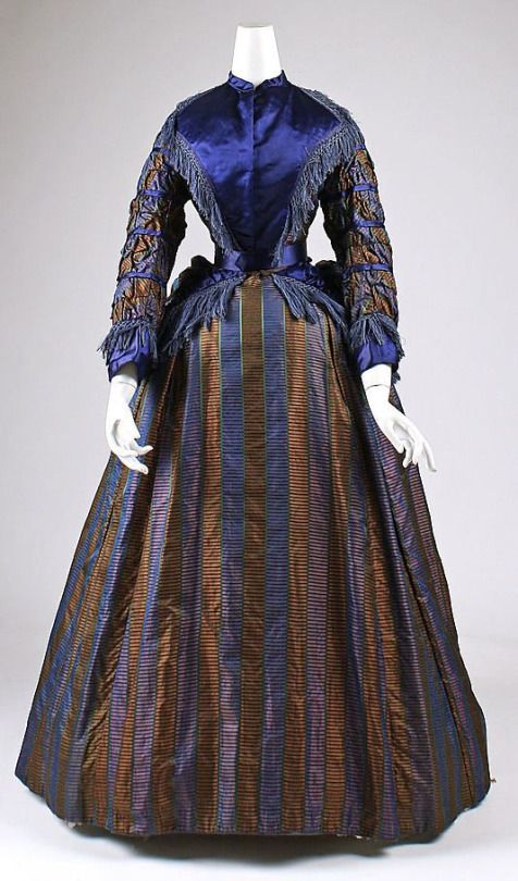 The HoopSkirt Society. Silk day dress, ca. 1870 1870 Fashion, Victorian Era Dresses, 1870s Fashion, 1800s Fashion, Victorian Costume, 19th Century Fashion, History Fashion, Period Outfit, Old Dresses