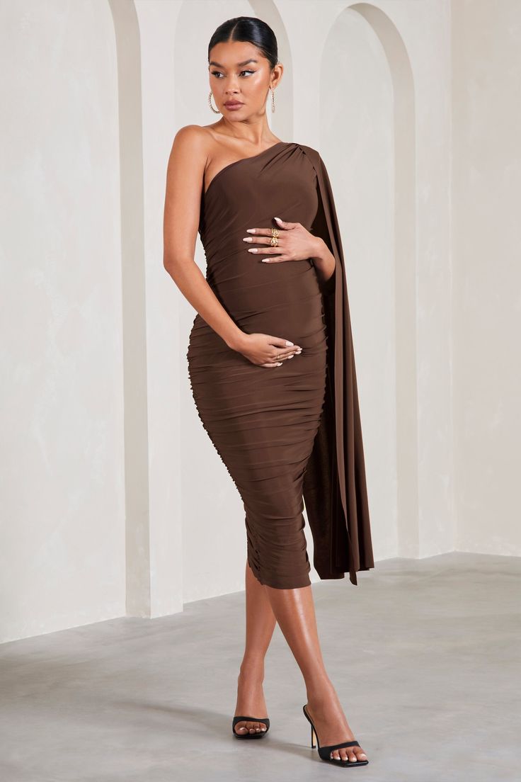 Make a glamorous statement in Yara. our gorgeous midi dress in a rich chocolate brown hue. Crafted in our signature double-lined jersey. this dress will contour your silhouette and accentuate your curves. Featuring an asymmetric neckline with a one-shoulder drape and full-body ruching. this dress is guaranteed to turn heads at your next event. Features - Asymmetric neckline- Midi dress- One-shoulder drape- Invisible zip closure - Ruched detailing- Premium double-lined jersey fabric Sizing & Fit Brown Bodycon Dress, Dress With Cape, Maternity Midi Dress, Black Dress Prom, Black Tie Gala, Asymmetric Neckline, Cape Sleeves, Christmas Party Dress, Black Velvet Dress