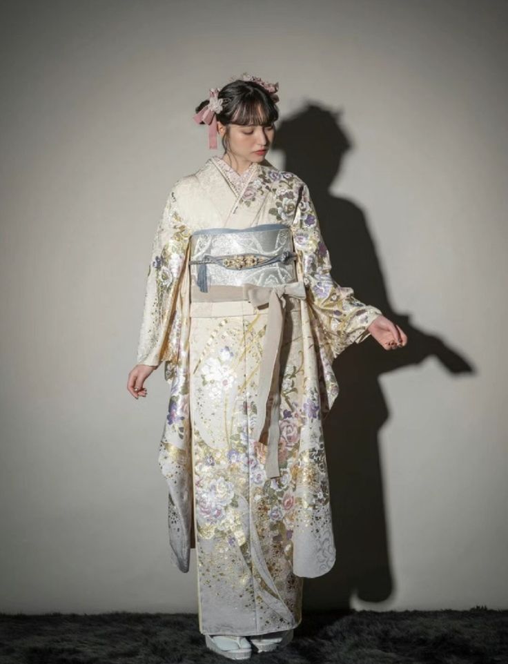 Japanese Bridal Kimono, Japanese Royalty Clothing, Japanese Princess Kimono, White Kimono Traditional, Royal Kimono, Kimono Jacket Outfit, Kimono Outfit Japanese, Japanese Royalty, Japanese Wedding Dress