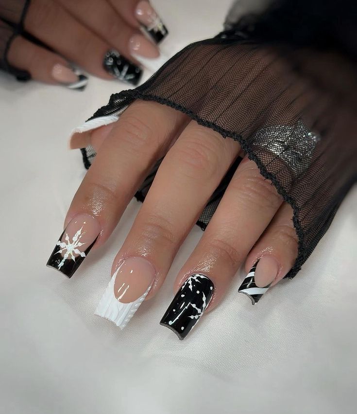 X Black Christmas Nails, 2023 Black And White, Elegant Touch Nails, Silver Nail Designs, Christmas Instagram, Black And White Christmas, Winter Nails Acrylic, Goth Nails, Girly Acrylic Nails