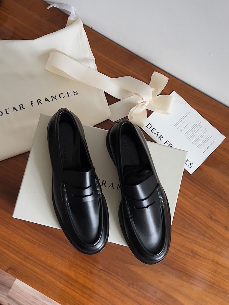 Loafers Old Money, Old Money Loafers, Loafers Aesthetic, Mens Luxury Lifestyle, Minimalistic Outfits, Birkenstock Outfit, Mens Smart Casual Outfits, Dear Frances, Penny Loafers Men