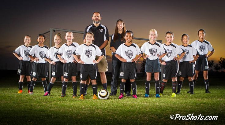 the soccer team is posing for a photo