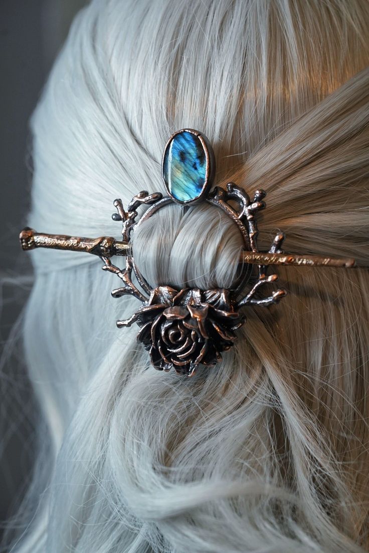 Handmade hair pin. Fantasy Hair Clip, Nature Inspired Hair, Fantasy Accessories Jewelry, Hair Pins Aesthetic, Fantasy Aesthetic Outfits, Labradorite Aesthetic, Viking Jewelry Women, Ritual Jewelry, Elven Cosplay