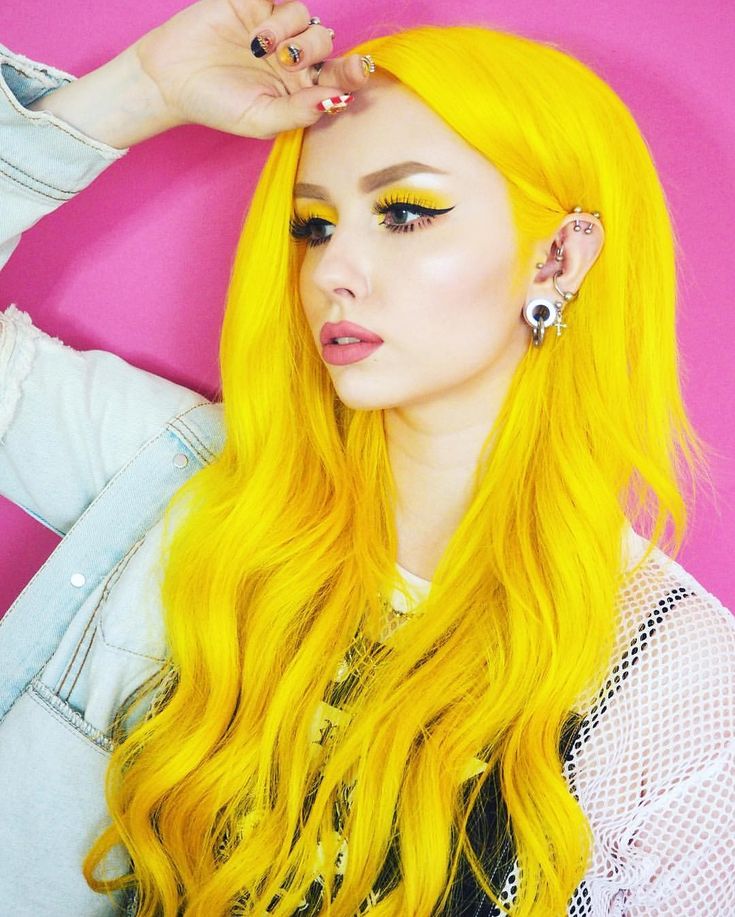 Bright Video, Yellow Hair Dye, Yellow Hair Color, Hair Yellow, Arctic Fox Hair Color, Neon Hair, Costume Noir, Colourful Hair, Hair Dye Ideas