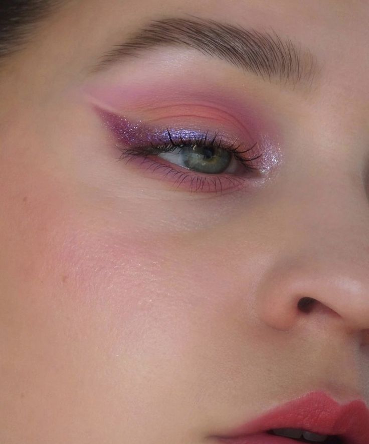 Magenta Makeup, Maquillage On Fleek, Shimmer Eye Makeup, Sparkly Makeup, Pride Makeup, Magical Makeup, Ethereal Makeup, Bold Makeup, Creative Makeup Looks