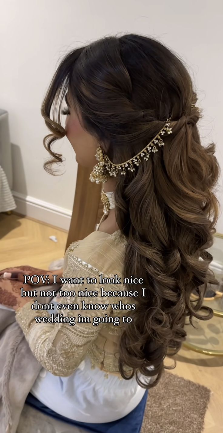 Hair Styles For Long Hair Indian, Hairstyle For Pakistani Wedding, Desi Half Up Half Down Hair, Bridal Hair Dupatta, Desi Engagement Hairstyles, Braids With Lehenga, Hairstyles Desi Wedding, Desi Bridesmaids Hairstyles, Indian Bridal Hairstyles Updo