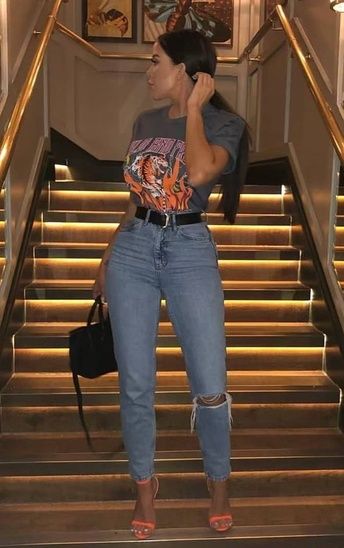 Casual Night Out Outfit, Jeans Heels Outfit, Bar Outfits, Girls Night Out Outfits, Night Out Outfit, Looks Chic, Tshirt Outfits, Mode Inspiration, Looks Vintage