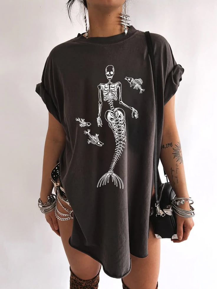 Women's T-Shirts, which have a very stylish look with their Mermaid Skull print, are a great option to complete your style. Designed for daily use, the product is made of cotton and polyester. The product, which has 3 different color options, is in size S-2XL. Now just a click away with affordable prices and free shipp Mermaid Skull, Distressed Outfit, Elegant Bodysuit, Lace Playsuit, Vintage Mermaid, Mini Sundress, Knit Bodysuit, Wardrobe Ideas, Skull Print