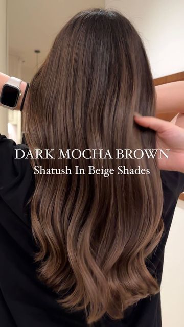 DW CREATIVE GROUP on Instagram: "Dark Mocha Brown 🐻🤎 SHATUSH in Beige shades ✨ See how we created a blend of brown with subtle transitions of SHATUSH highlights 🔝 Thanks to this technique, the highlights are placed below the roots, giving the color a very natural look 🫶🏻 #beige #brownhaircolor #hairhighlights #shatushhair #hairdone #hairtutorial #hairtrends #beigebrown ________________________________________________________________________ Dark Mocha Brown 🐻🤎 SHATUSH w Beżowych odcieniach ✨ Zobacz, jak stworzyliśmy połączenie brązu z delikatnym przejściem refleksami SHATUSH 🔝 Dzięki tej metodzie refleksy znajdują się poniżej odrostu, co sprawia, że kolor wygląda bardzo naturalnie 🫶🏻 Która z Was myślała kiedyś o takim odcieniu 🔝✨?" Brunette Base Color, Brown Hair Mocha Highlights, Subtle Brunette Babylights, Neutral Light Brown Hair With Highlights, Neutral Golden Brown Hair, Brown Hair Colors Neutral, Mocha Brown Hair Highlights, Walnut Highlights Hair Dark Brown, Different Brown Highlights