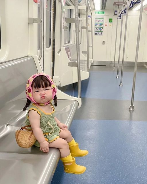 Funny Baby Pictures, Cute Asian Babies, Korean Babies, Baby Memes, Asian Babies, Baby Photoshoot, Baby Pictures, Mom And Baby