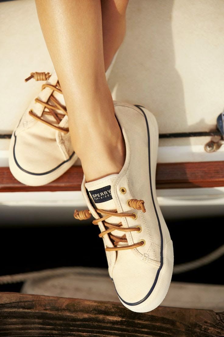 Are you a shoe lover? Beautiful fashion shoes for women - from flats & heels to boots & kicks. https://goo.gl/SSNltu #lakenyamonique Paris Mode, Skateboarder, Rock Revival Jeans, Combat Boot, Many Shoes, Nike Roshe, Sperry Sneaker, Crazy Shoes, If The Shoe Fits