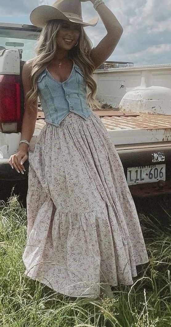 Southern Style Outfits Summer, Floral Dress With Cowgirl Boots, Farmers Market Dress Outfit, Western Outfits Vintage, Rustic Prom Dress, Prairie Style Dress Outfit, Country Maxi Skirt Outfit, Vintage Southern Outfits, Pink Nfr Outfits